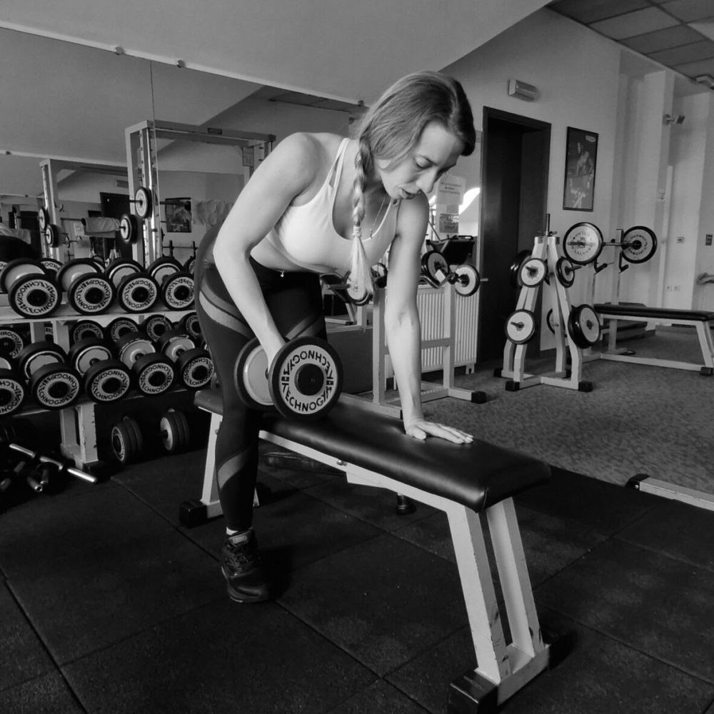 črno bela fitnes slika